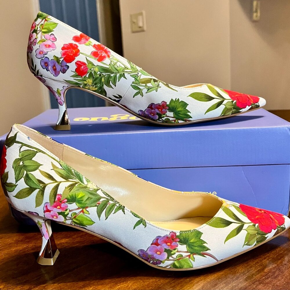 Nine West Women's Ariella Pumps in White Floral Print with Kitten Heels Size 6.5 - Picture 2 of 6